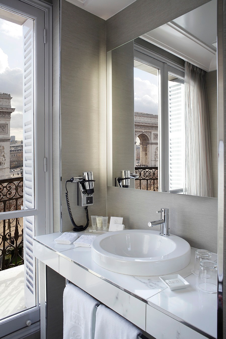 507/Photos/SPL_Chambres/PrivAvecVue/Salle_de_Bain_Chambre_Privilege_avec_vue_Splendid_Etoile.jpg